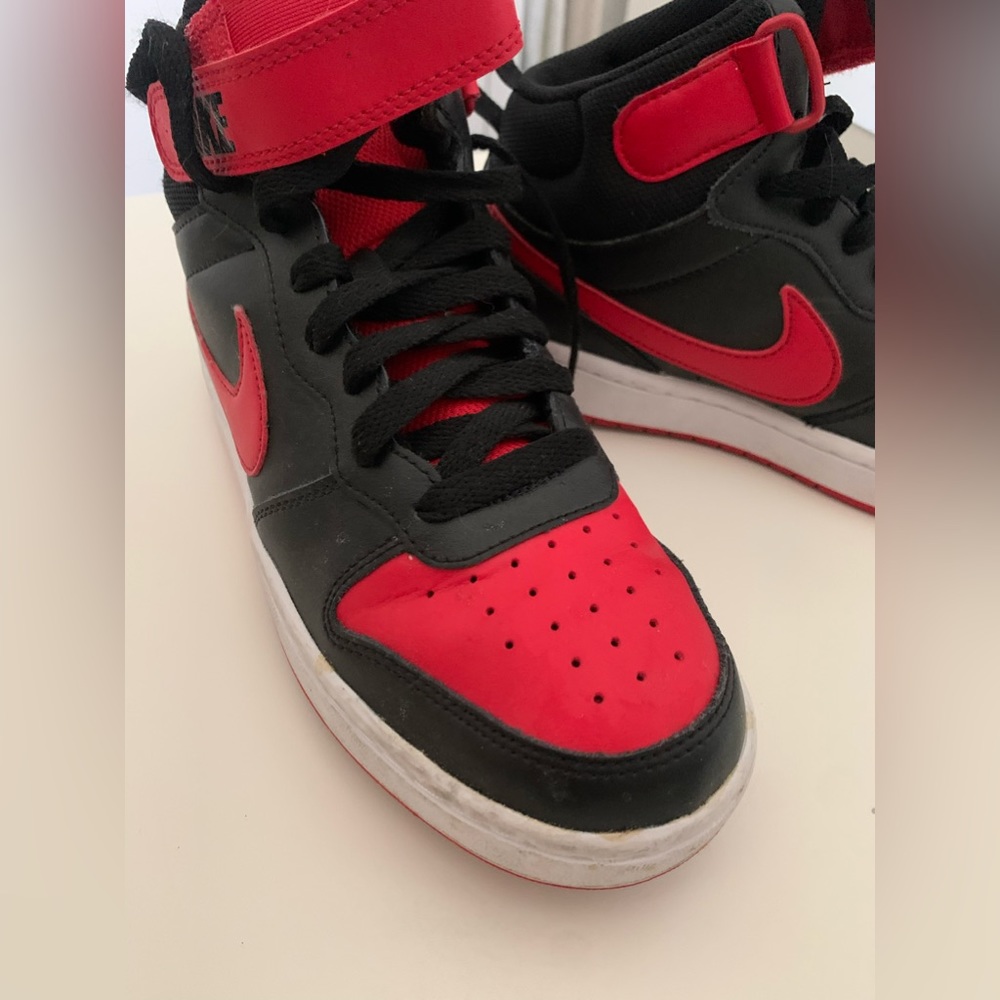 Nike Court Borough Mid 2 (Big Kid) size:6